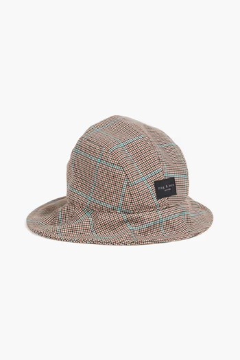 RAG & BONE bucket hat to wear in summer.