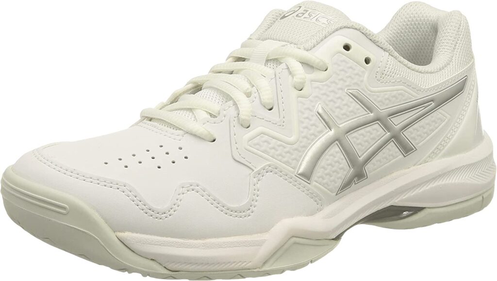 White comfy tennis sneakers for women.