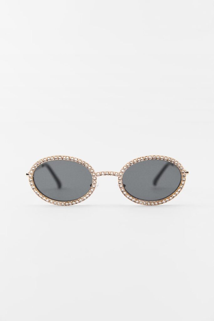 Round rhinestone sunglasses from Zara.