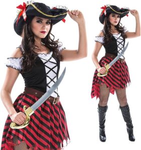 Women’s pirate outfit for easy Halloween costume