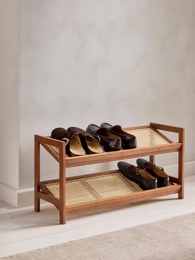 Shoe rack with shoes